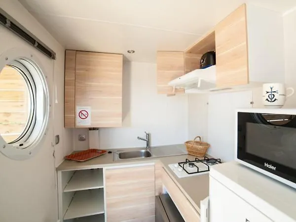 Camping Le Clos Du Rhone Saintes-Maries-de-la-Mer 0*,